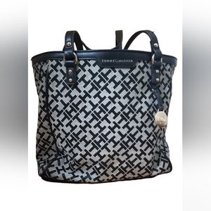 Tommy Hilfiger W/ Pendant Tote Bag in Black & Tan Size O/S